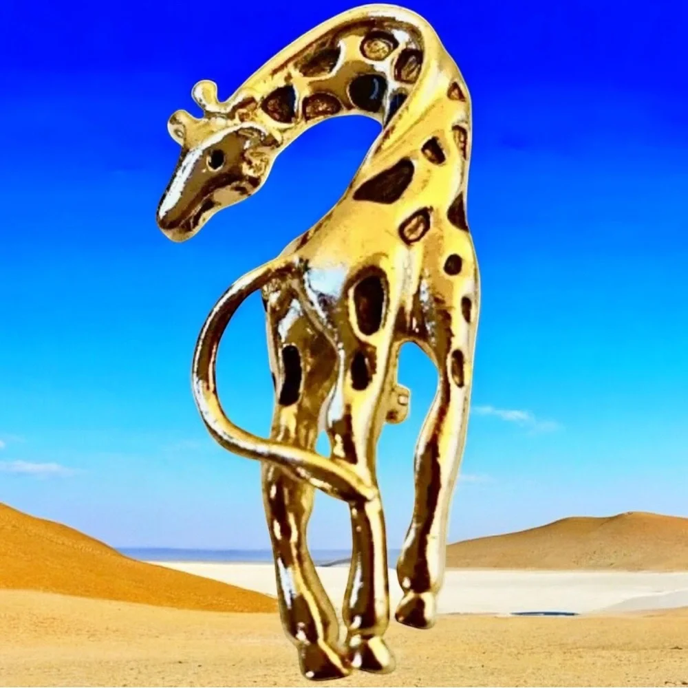GIRAFFE Goldtone Pin Brooch with Inlaid Brown Stones Fashion Jewelry